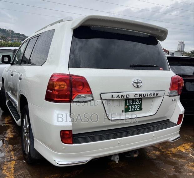 Toyota Land Cruiser 4.6 V8 ZX 2013 White