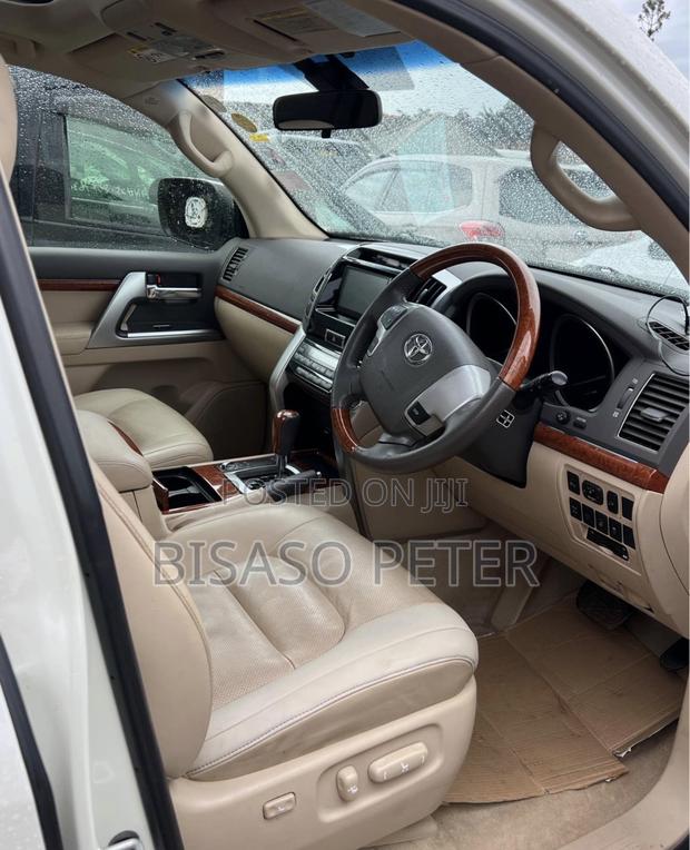 Toyota Land Cruiser 4.6 V8 ZX 2013 White