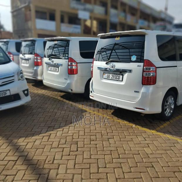 Toyota Noah 2.0 158hp FWD (7 Seater) 2012 White