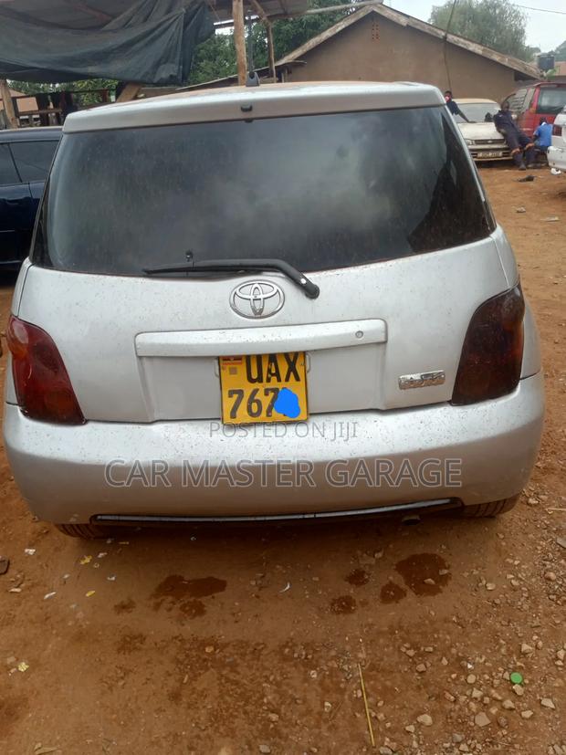 Toyota IST 2010 Gray