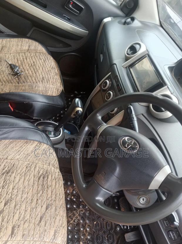 Toyota IST 2010 Gray