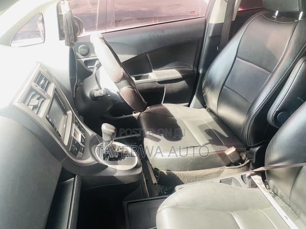 Toyota Ractis 1.5 FWD 2010 Gray