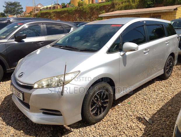Toyota Wish 2012 Silver