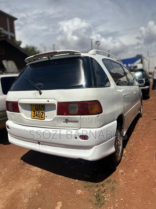 Toyota Ipsum 1998 White
