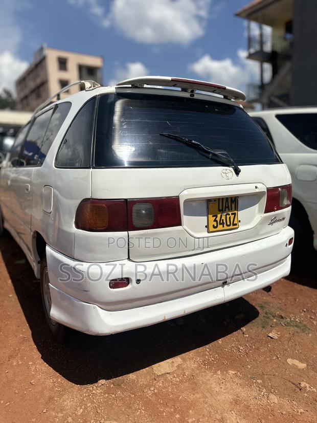 Toyota Ipsum 1998 White