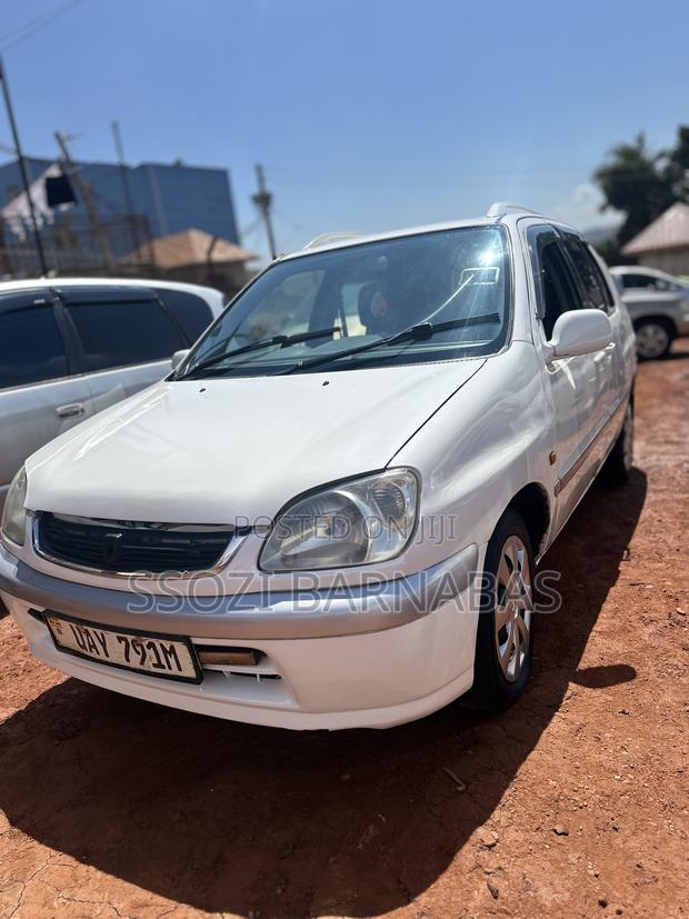 Toyota Raum 1998 White