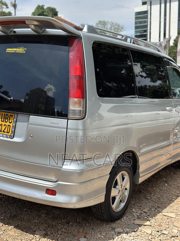 Toyota Noah 2002 Silver