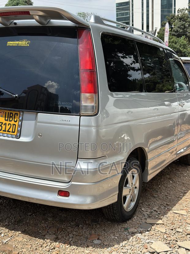 Toyota Noah 2002 Silver