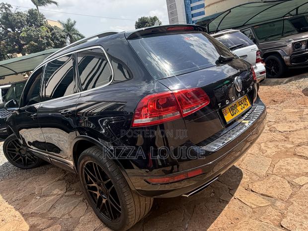 Volkswagen Touareg 2012 Black