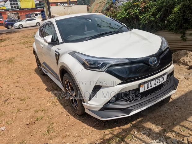 Toyota C-HR XLE FWD Sport Utility (2.0L 4cyl 2AM) 2018 White