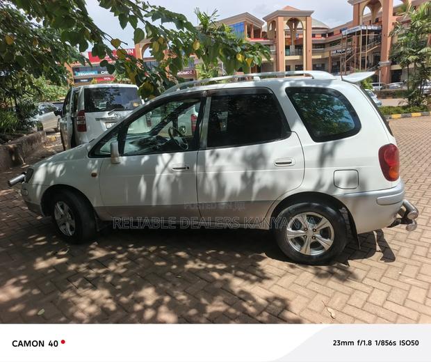Toyota Corolla Spacio 2000 Silver