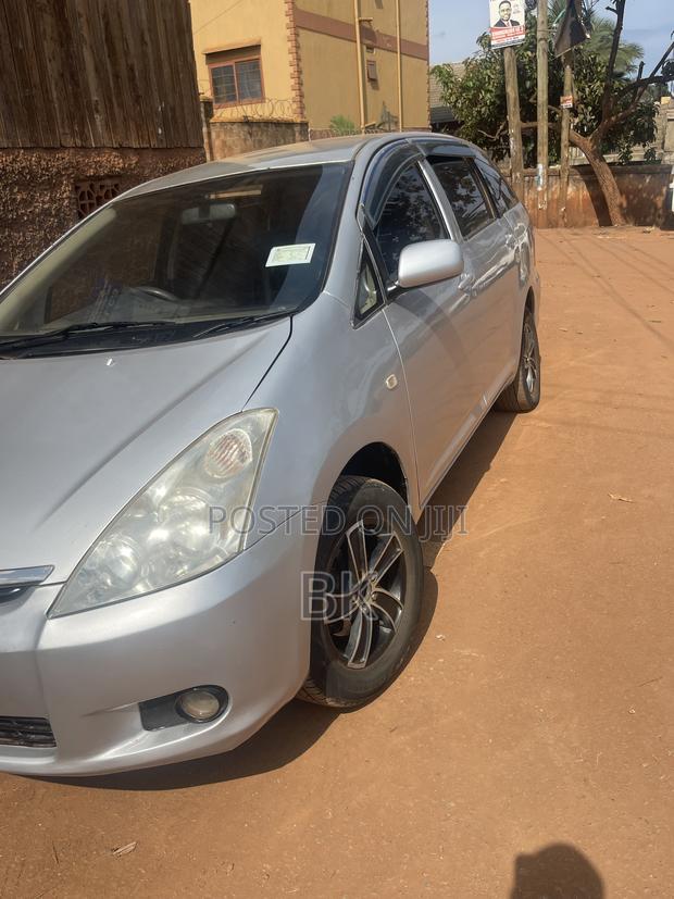 Toyota Wish 2004 Silver