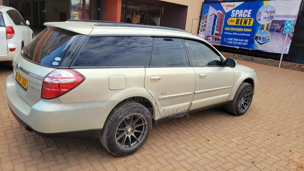 Subaru Outback 2.5 2006 Beige