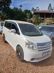 Toyota Noah 2.0 143hp AWD (7 Seater) 2009 White for sale