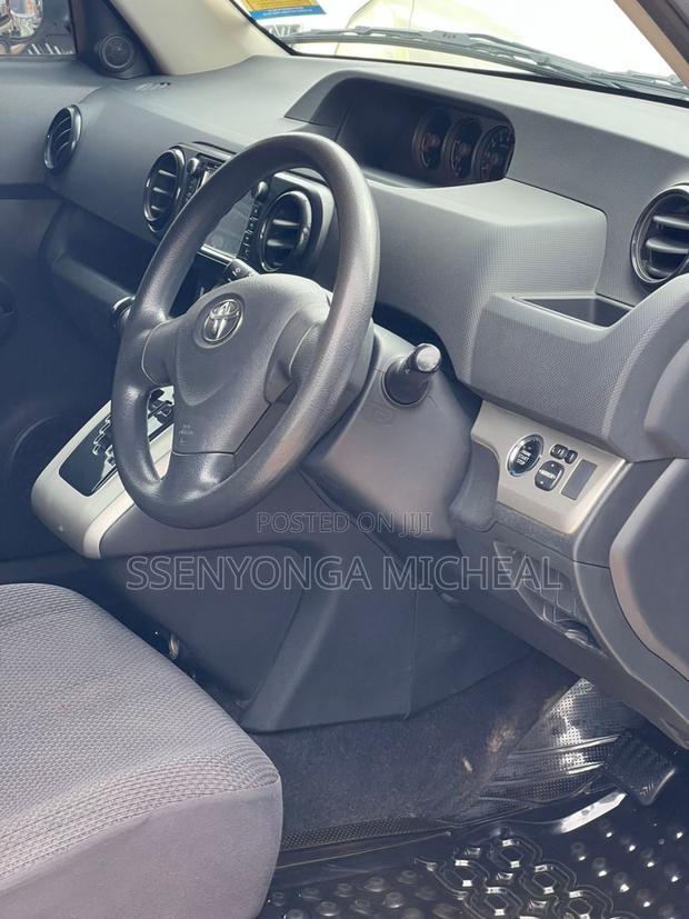 Toyota Corolla Rumion 2008 White