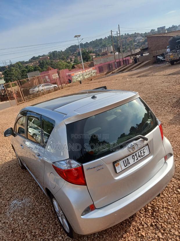 Toyota Ractis 1.5 AWD 2011 Silver