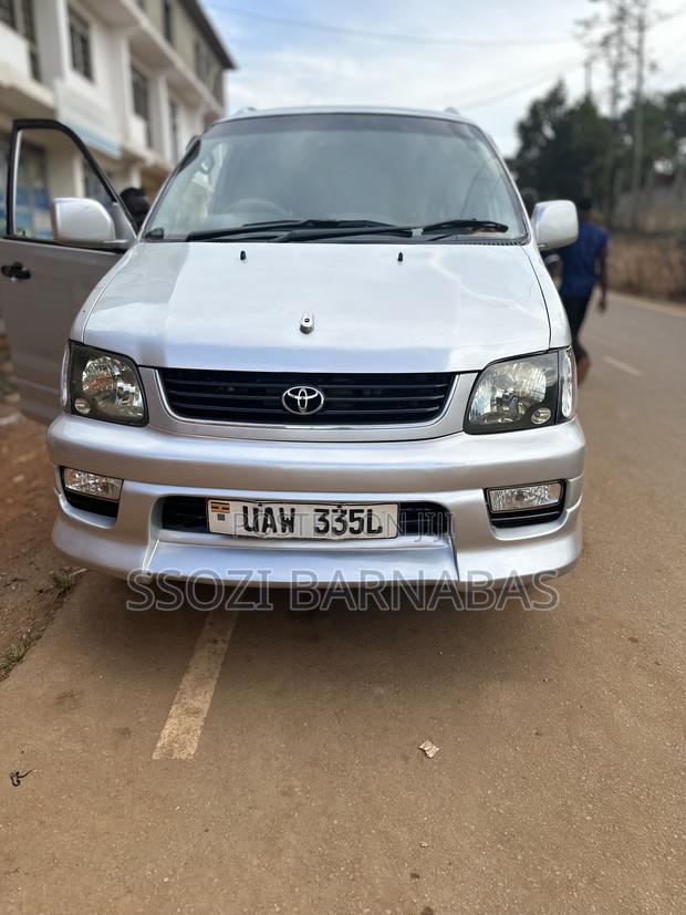 Toyota LiteAce Noah 1998