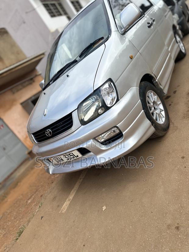 Toyota LiteAce Noah 1998
