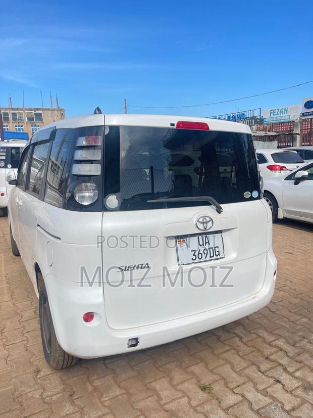 Toyota Sienta 2011 White