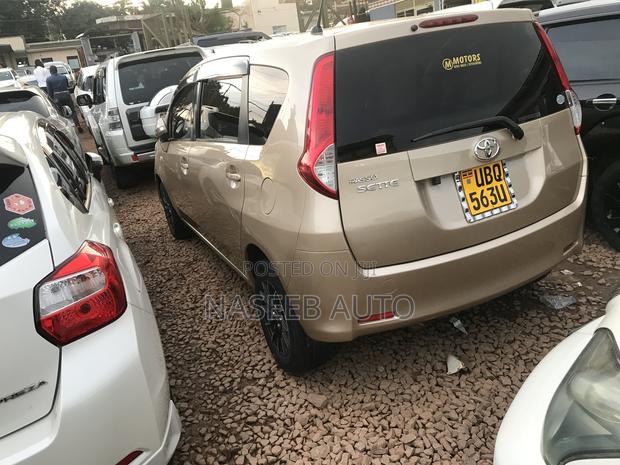 Toyota Passo Sette 2009 Gold