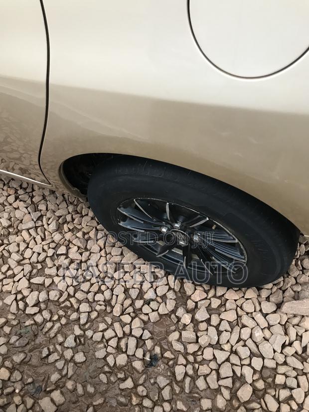 Toyota Passo Sette 2009 Gold