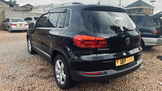 Volkswagen Tiguan S 4dr SUV (2.0L 4cyl Turbo 6A) 2014 Black
