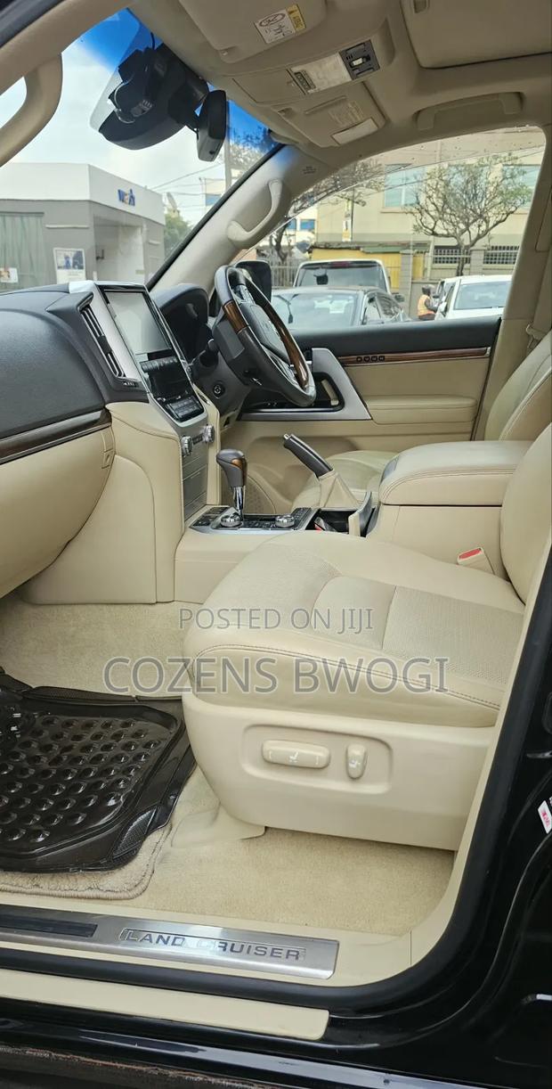 Toyota Land Cruiser 4.6 V8 ZX 2016 Black