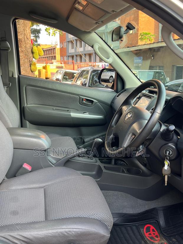 Toyota Hilux 2009 Silver