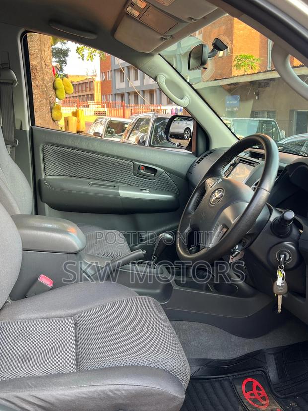Toyota Hilux 2009 Silver