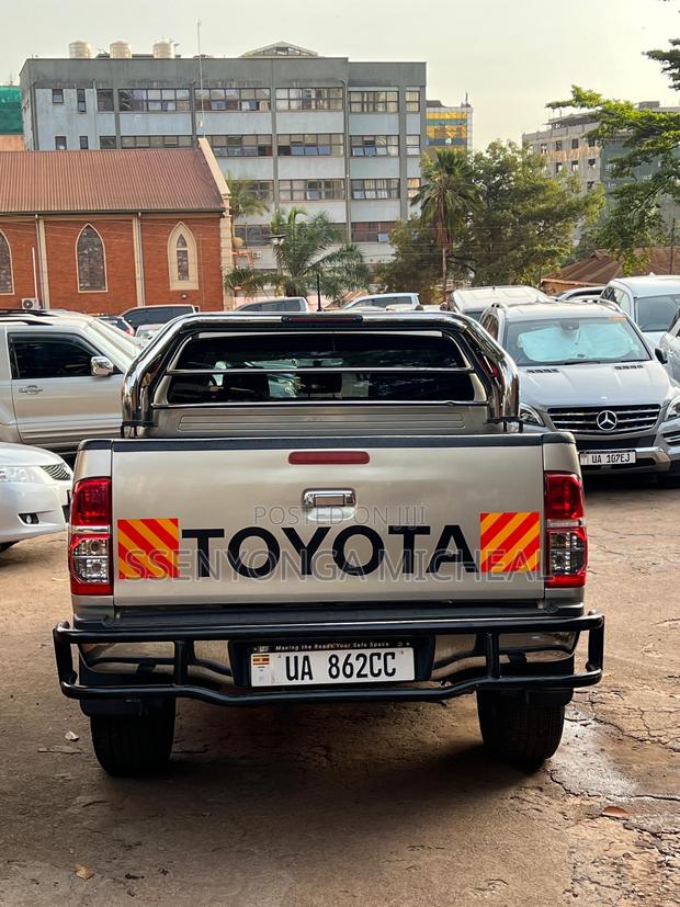 Toyota Hilux 2009 Silver