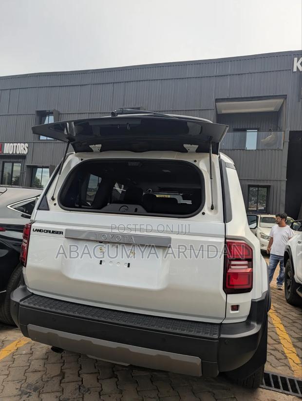 Toyota Land Cruiser Prado 2.7 2024 White