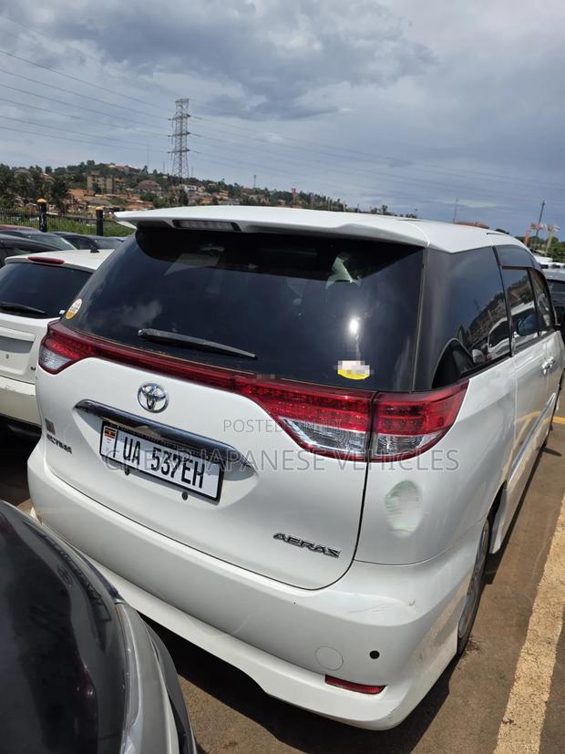 Toyota Estima 2012 White