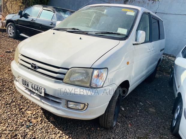 Toyota Noah 2001