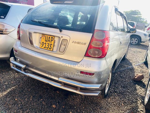 Toyota Nadia 2000 Silver