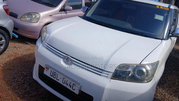 Toyota Corolla Rumion 2010 White