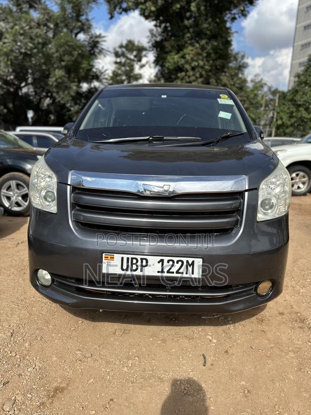 Toyota Noah 2009 Gray