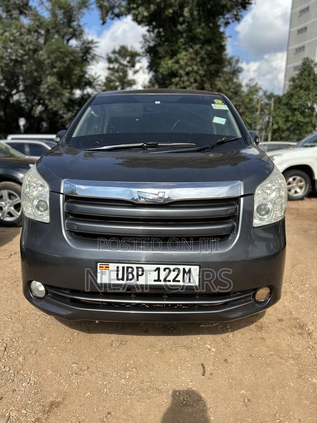 Toyota Noah 2009 Gray