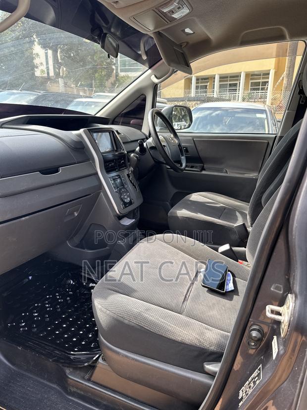 Toyota Noah 2009 Gray