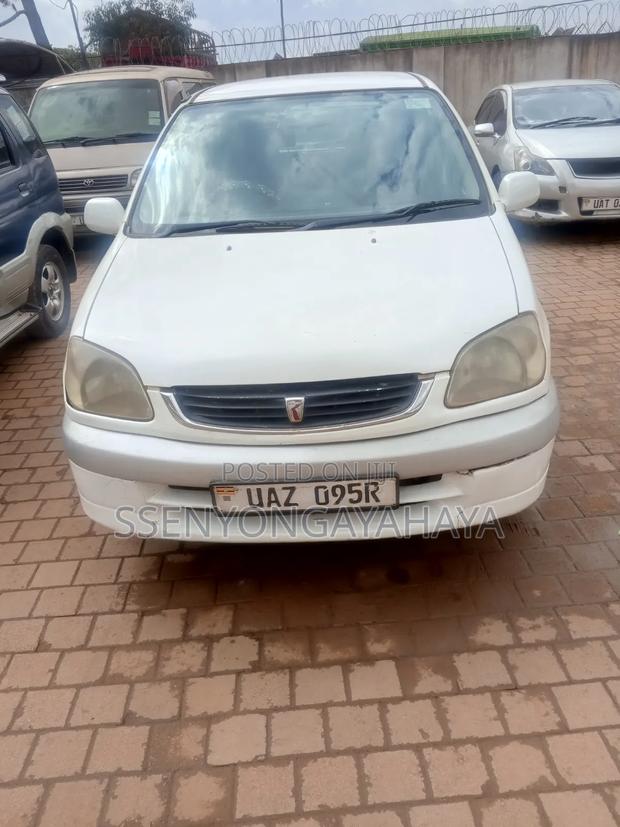 Toyota Raum 2000 White
