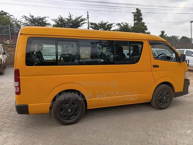 Toyota HiAce 2012 Yellow