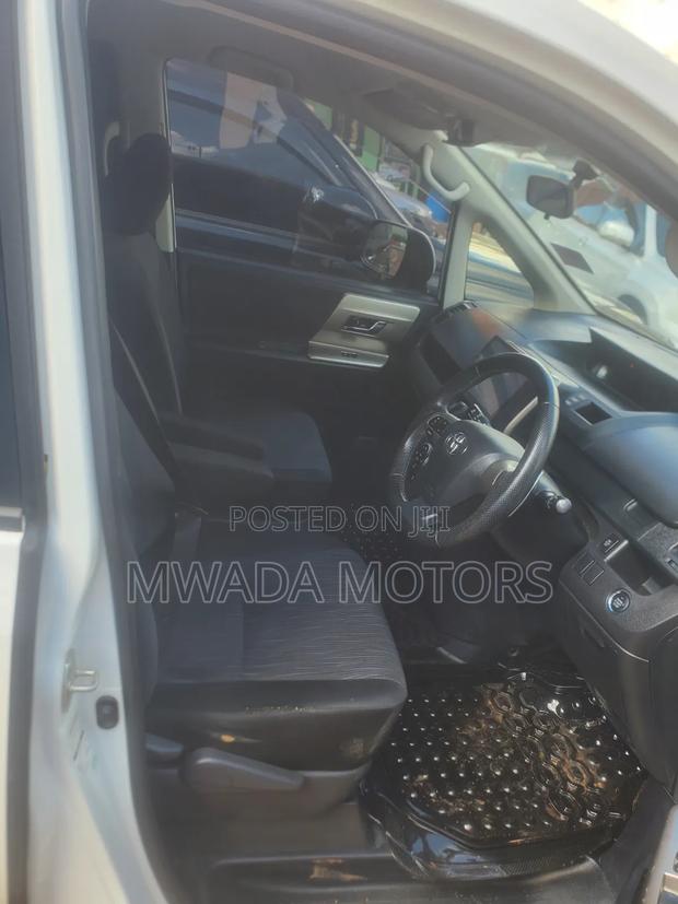 Toyota Noah 2012 White