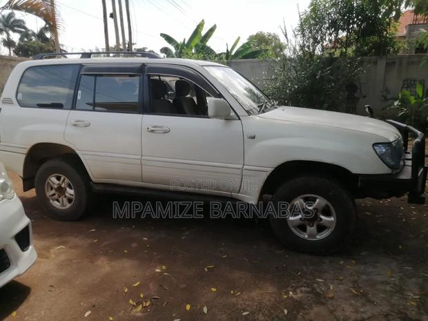 Toyota Land Cruiser 2004 Silver