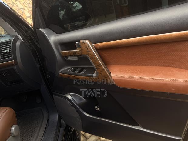 Toyota Land Cruiser 4.5 V8 GXR 2018 Black