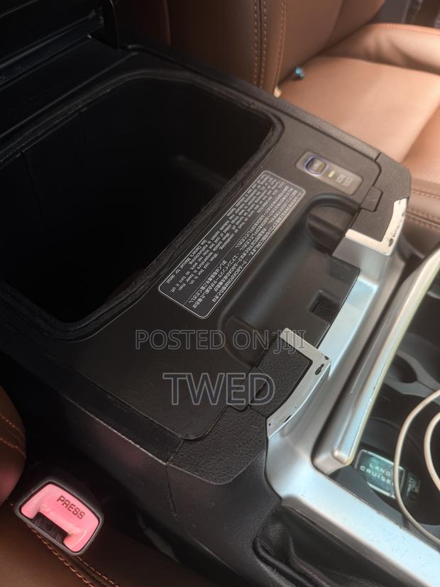 Toyota Land Cruiser 4.5 V8 GXR 2018 Black