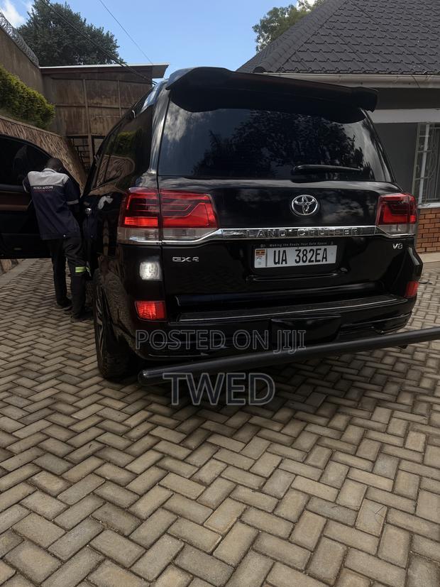 Toyota Land Cruiser 4.5 V8 GXR 2018 Black