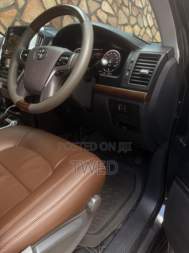 Toyota Land Cruiser 4.5 V8 GXR 2018 Black