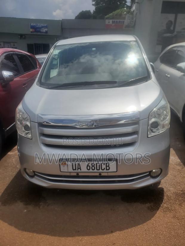 Toyota Noah 2012 Silver