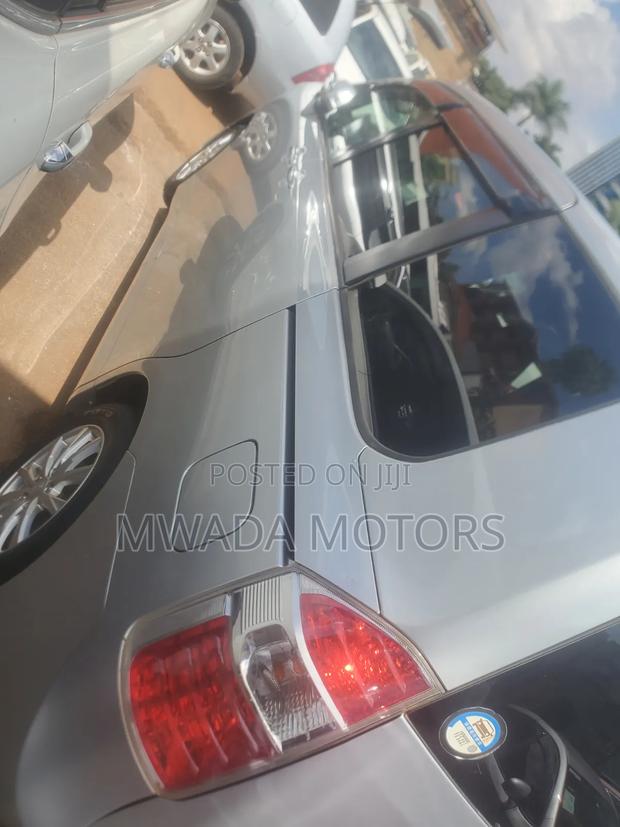 Toyota Noah 2012 Silver