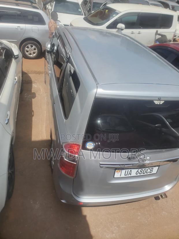 Toyota Noah 2012 Silver