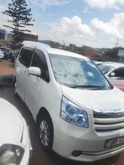 Toyota Noah 2010 White for sale